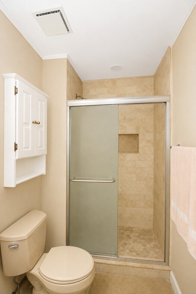 Building Photo - 982 Valleyview Dr
