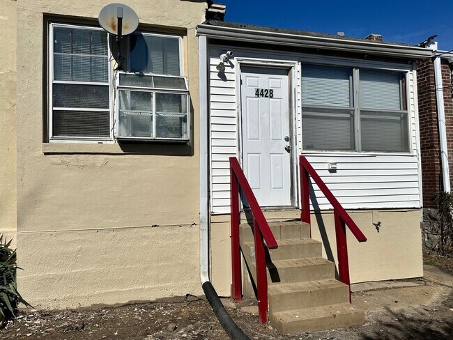 Building Photo - Two Bed/1Bath House