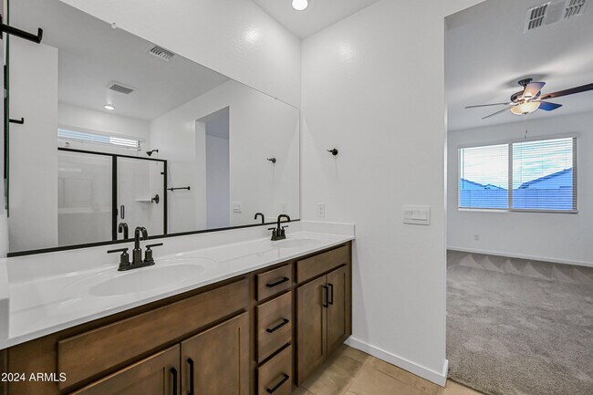 Building Photo - 25303 W Bowker St