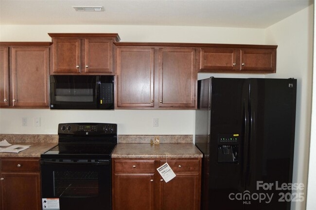 Building Photo - 117 Quail Springs Rd