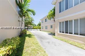 Building Photo - 2880 S Le Jeune Rd