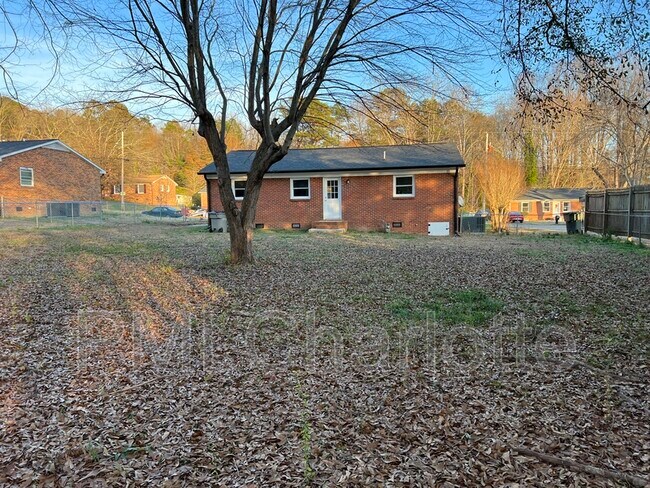 Building Photo - 1037 Newcastle Rd
