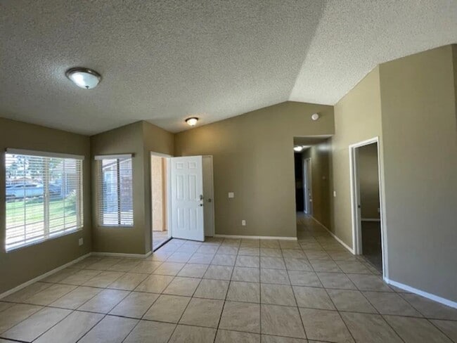 Building Photo - 3590 N Amberwood Ave