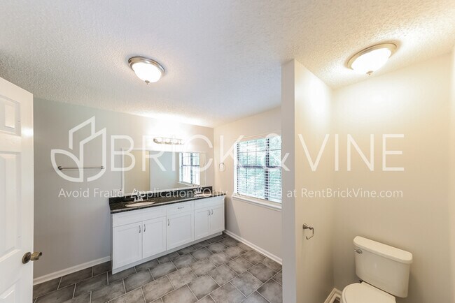 Building Photo - 6425 Woodberry Ln