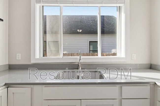Building Photo - 1622 Yandes St