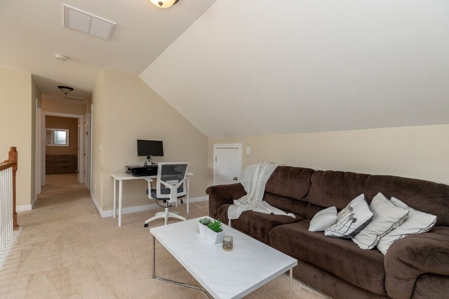 Building Photo - 7205 Riverfront Dr