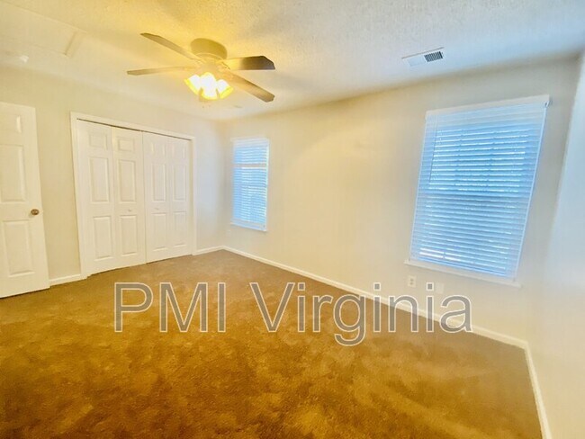 Building Photo - 5142 Settlers Park Dr