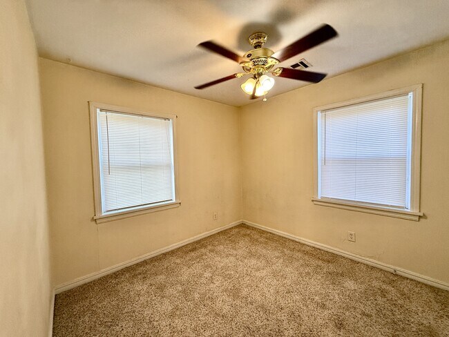 Building Photo - 709 11th Ave NW