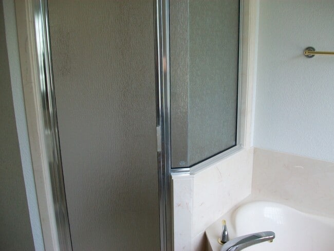 Building Photo - 601 Llama Tr