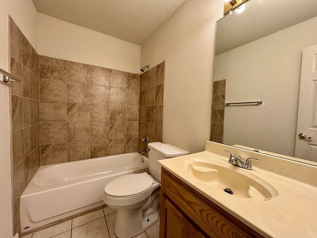 Building Photo - Duplex