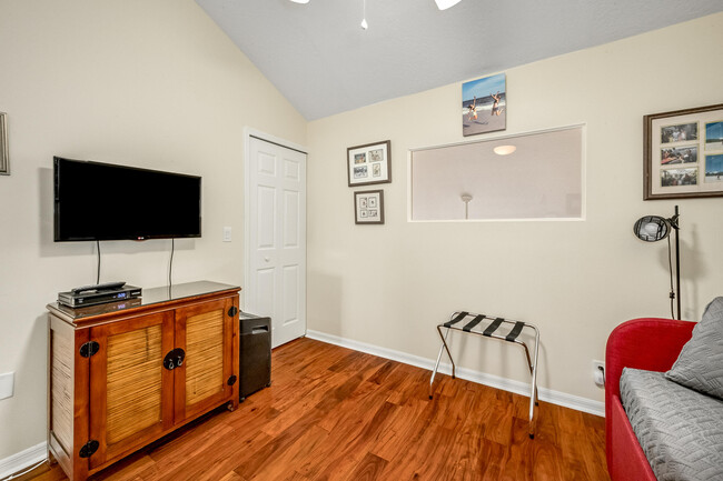 Building Photo - 3120 River Villa Way