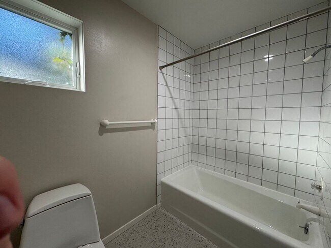 Building Photo - Breathtaking views of Chuckanut Bay!!