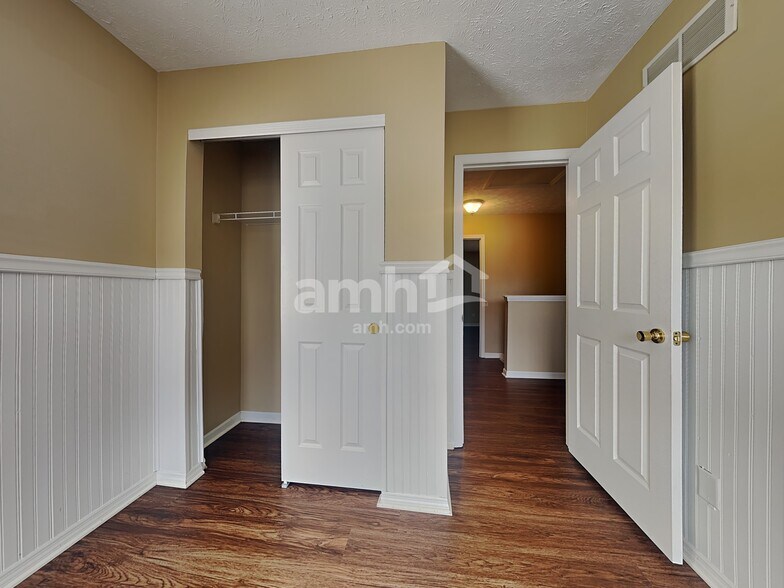 Building Photo - 627 Oak Forge Pl