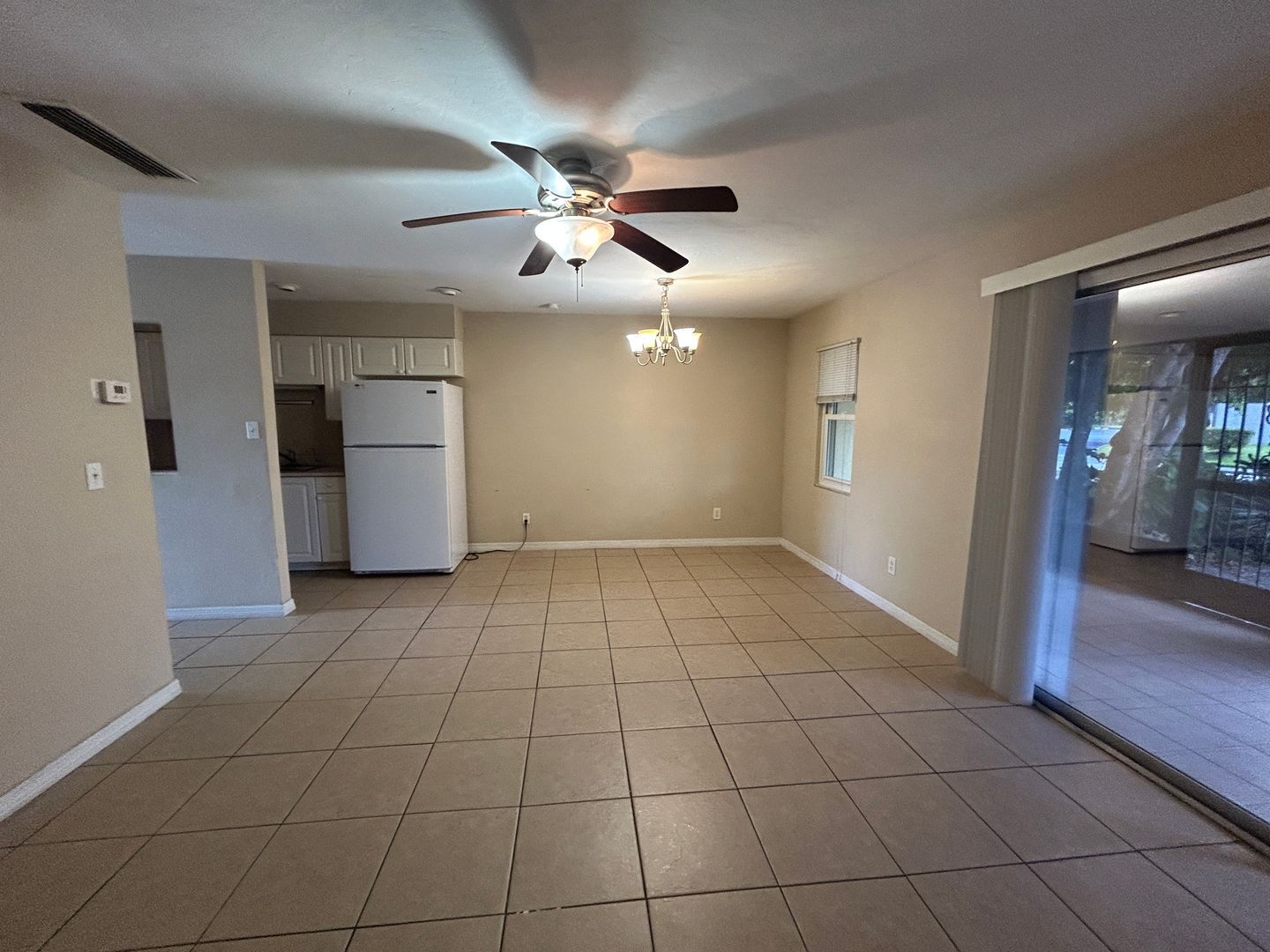 Building Photo - All tile   1/1 close to Cape Coral Pkwy