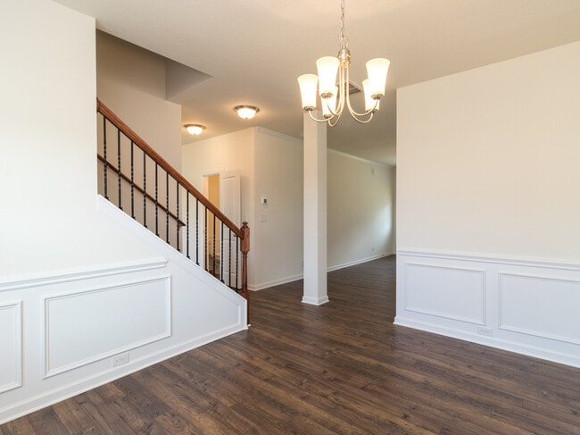 Building Photo - 4831 Birchcrest Ln