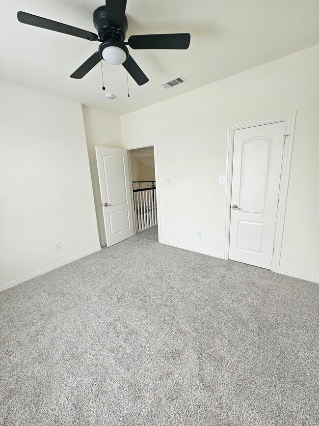 Building Photo - 1732 Auburn Dr