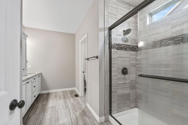 Building Photo - 1605 Labrador Dr