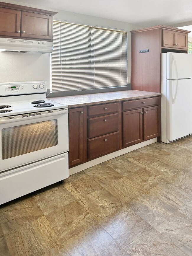 Building Photo - 4002 S Yakima Ave