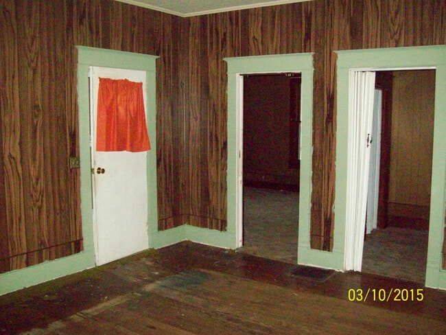 Building Photo - FARMINGTON - Historic downtown location / ...