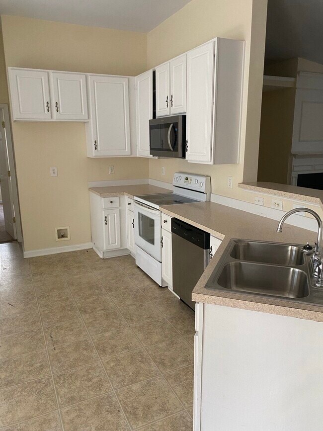 Building Photo - 300 Southmen Ln