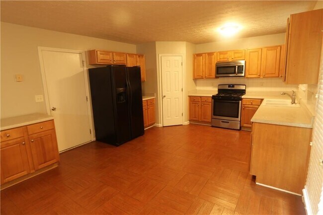 Building Photo - 156 Shadowhill Ln SW
