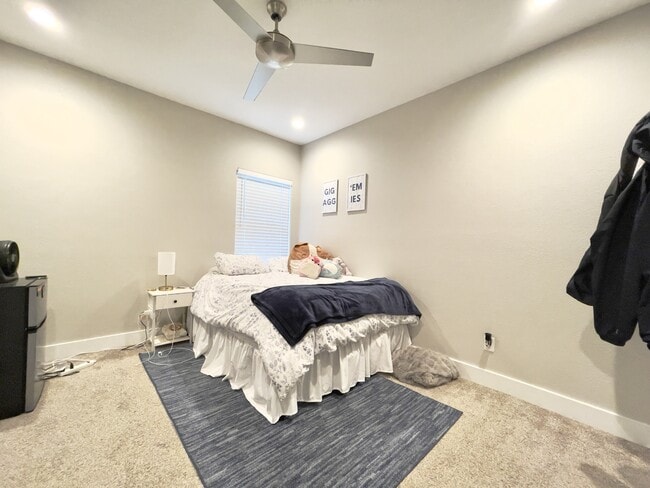 Building Photo - 308 Poplar St