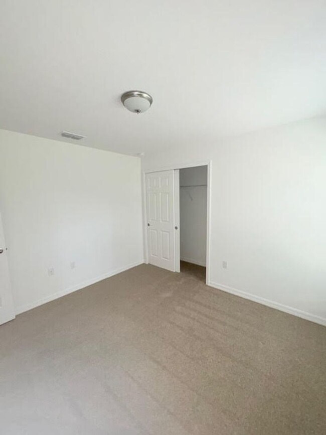 Building Photo - 125 Seattle Trail