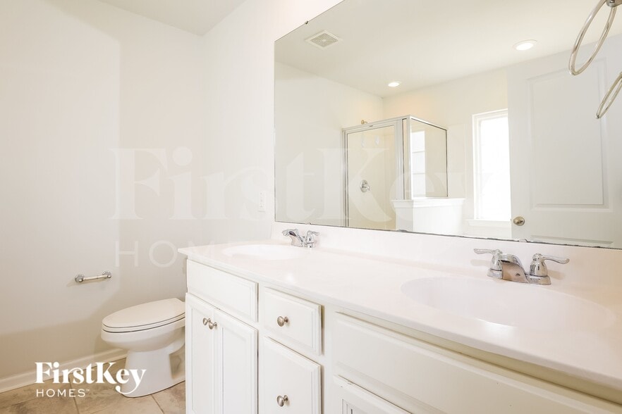 Building Photo - 210 Firewheel Ct