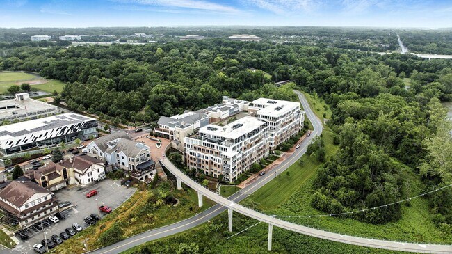 Building Photo - 105 N Riverview St