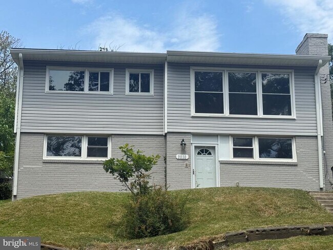 Building Photo - 3010 V Pl SE