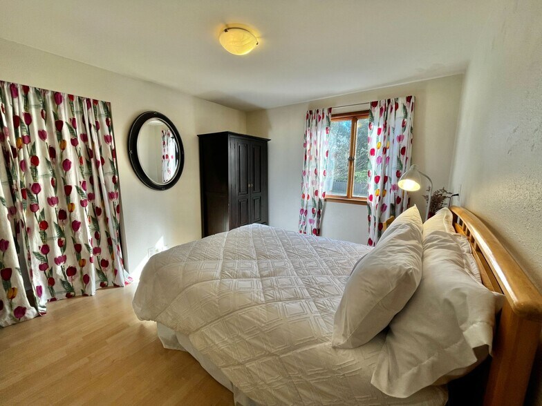 Building Photo - 721 Cherry Ave NE