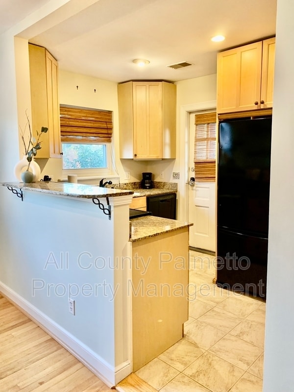 Building Photo - 213 Gordon St