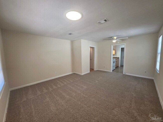 Building Photo - 35 Kennington Dr