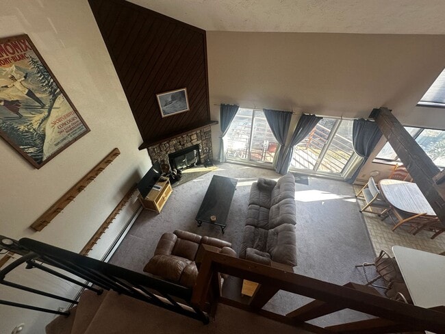 Building Photo - 2 bed plus large loft! All utilities inclu...