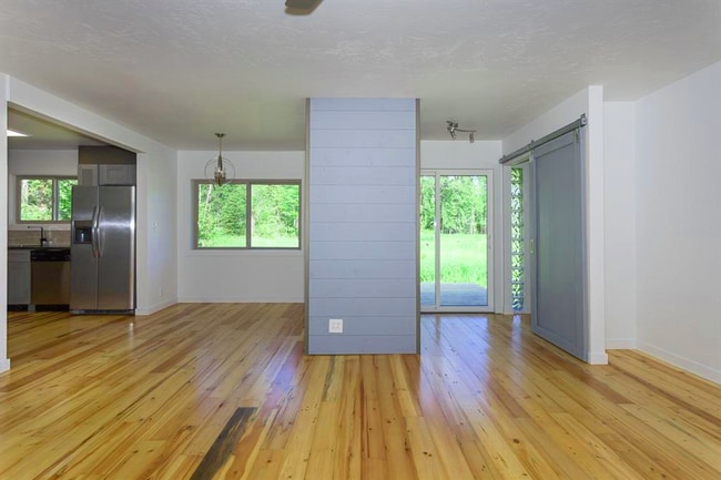 Building Photo - Gorgeous Whitefish Home