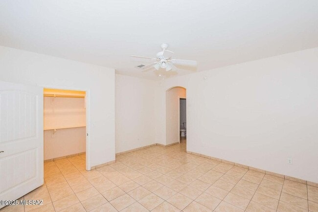 Building Photo - 5009 S Park Ave