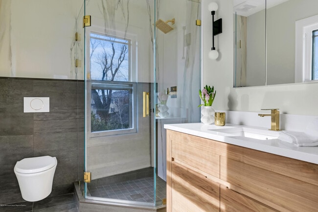 Building Photo - 23 Lincoln Ave