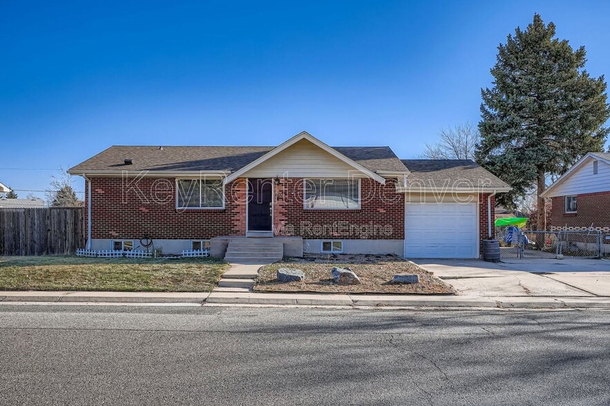 Primary Photo - 6020 Wolff St