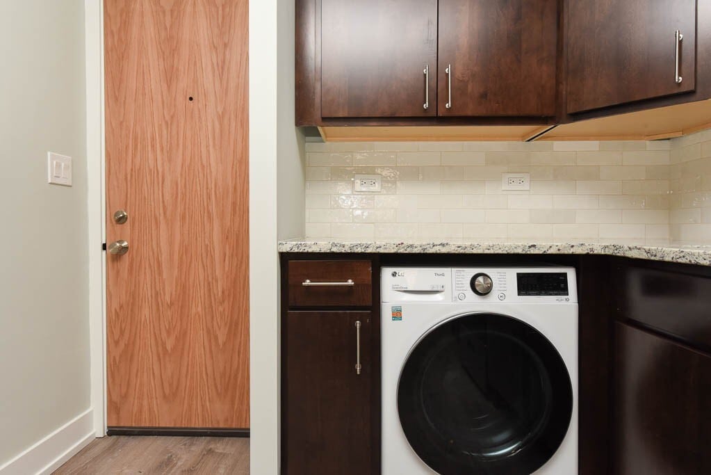 Building Photo - 450 W Barry Ave