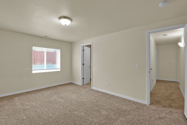 Building Photo - Ranch style home with 6 Bedrooms - 3 Bathrooms - 2 Car Garage - $2,650!