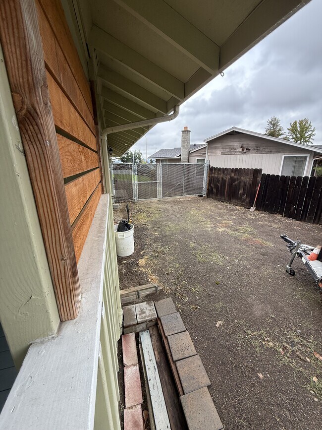 Building Photo - 2664 Samoan Wy