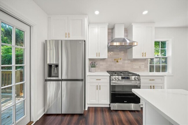 Building Photo - 1415 Almont Dr SW