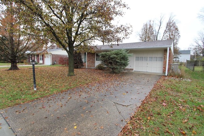 Building Photo - 3 bedroom 2 bathroom Single Family Home