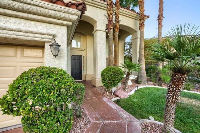 Building Photo - 5 Bedroom Luxury Home In Peccole Ranch!