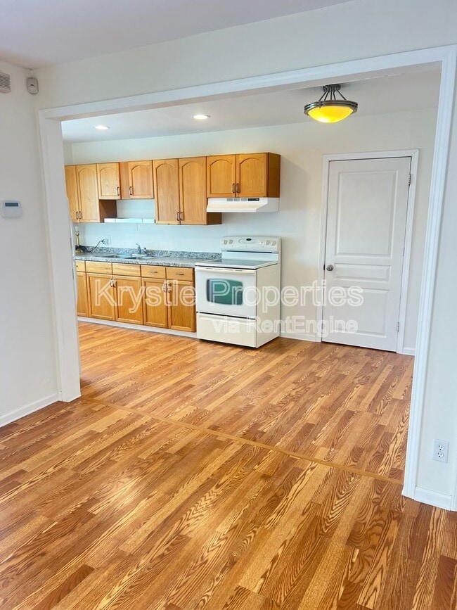 Building Photo - 1009 Heartwood Ave