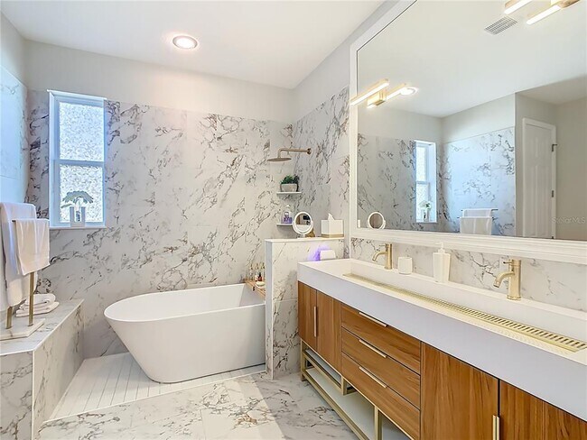 Building Photo - 790 Carmel Ln