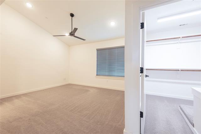 Building Photo - 1901 N Carroll Ave