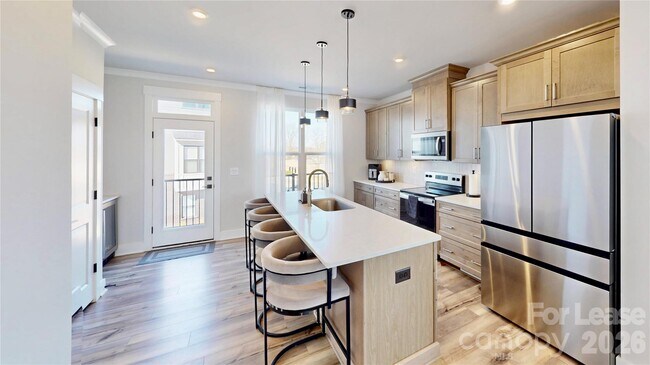 Building Photo - 3606 S Tryon St