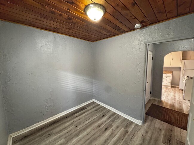 Building Photo - 426 Headingly Ave NW