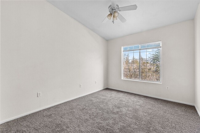 Building Photo - 2nd Floor Condo in a Gated Northeast Commu...